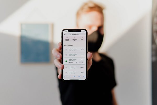 Keep Mobile Users Engaged In and Out of Your App